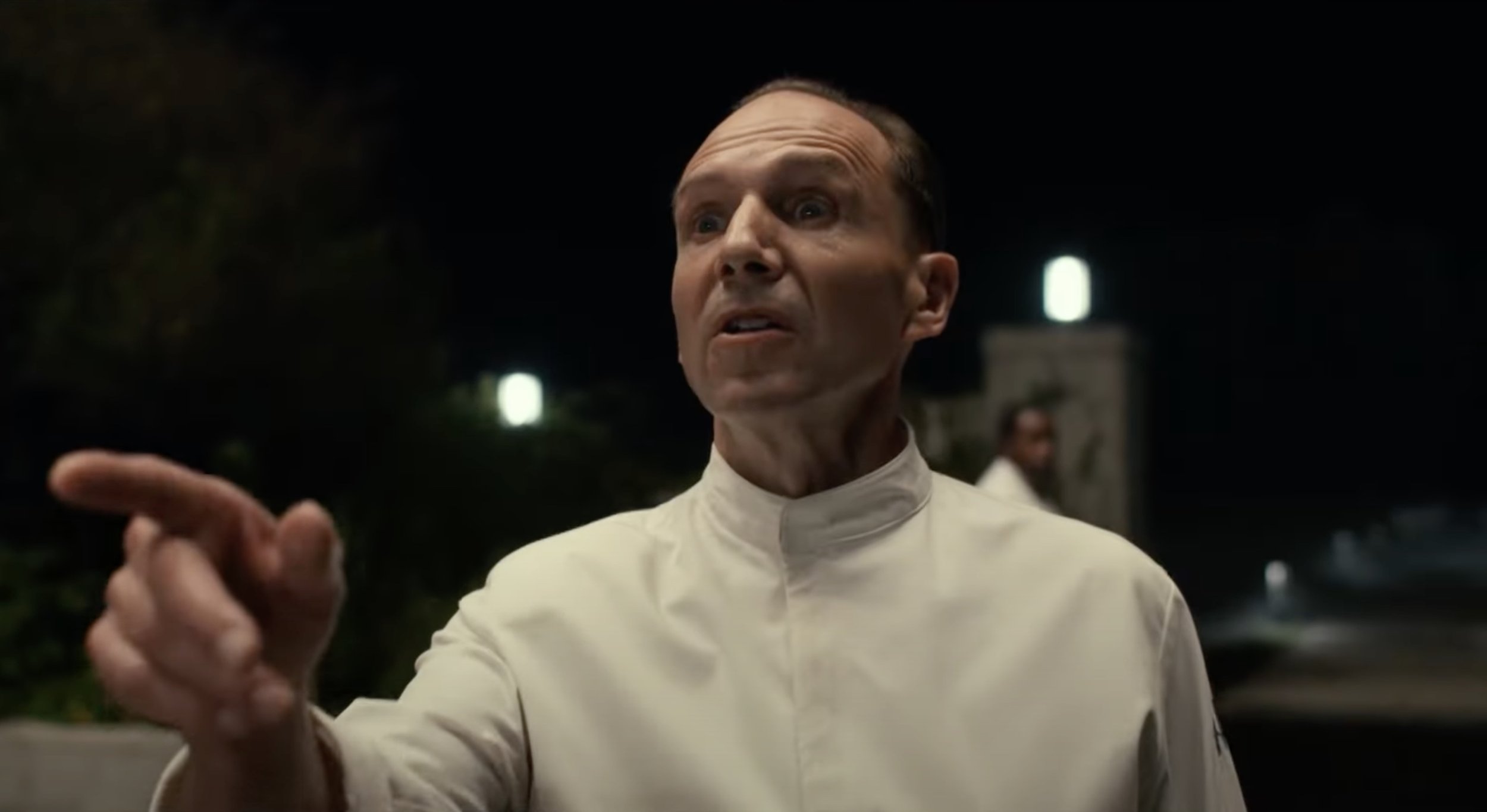 Ralph Fiennes Gives His Victims a Head Start in Clip From the Culinary  Horror Film THE MENU — GeekTyrant