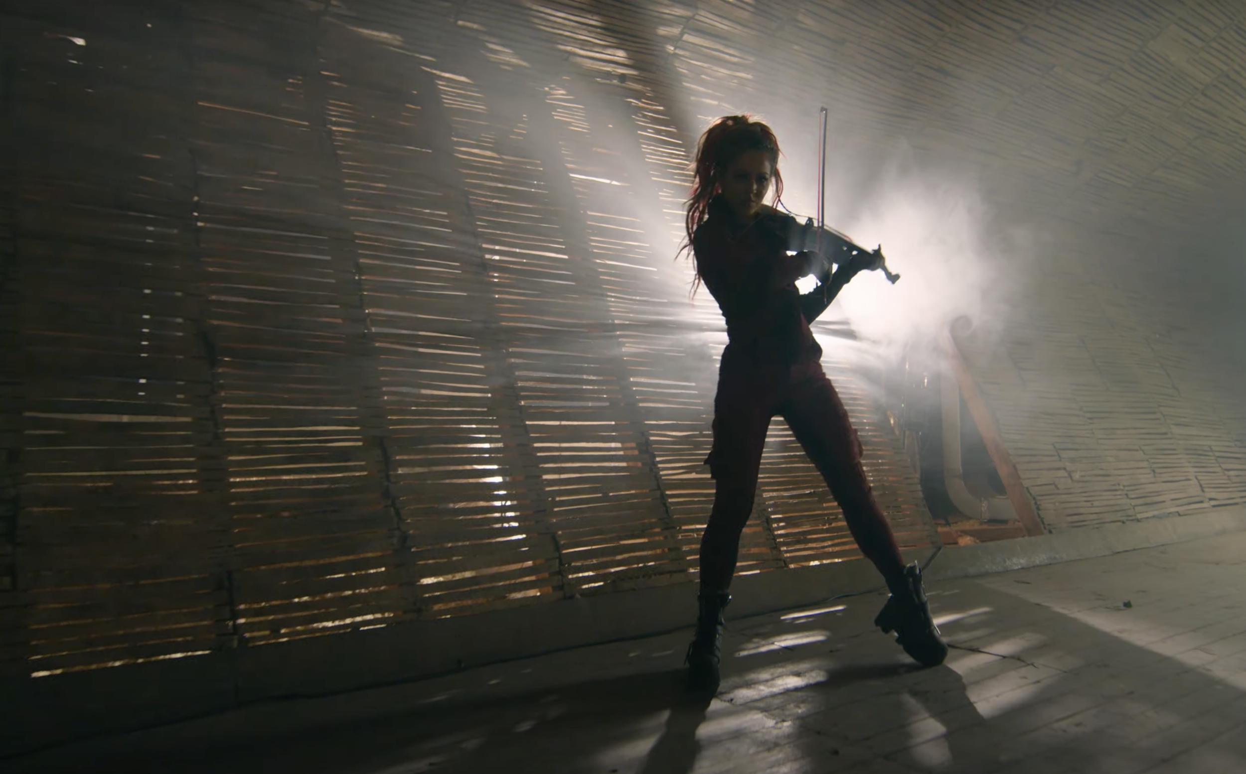 Lindsey Stirling Teams Up with Amy Lee of Evanescence For a New Song and  Music Video — GeekTyrant