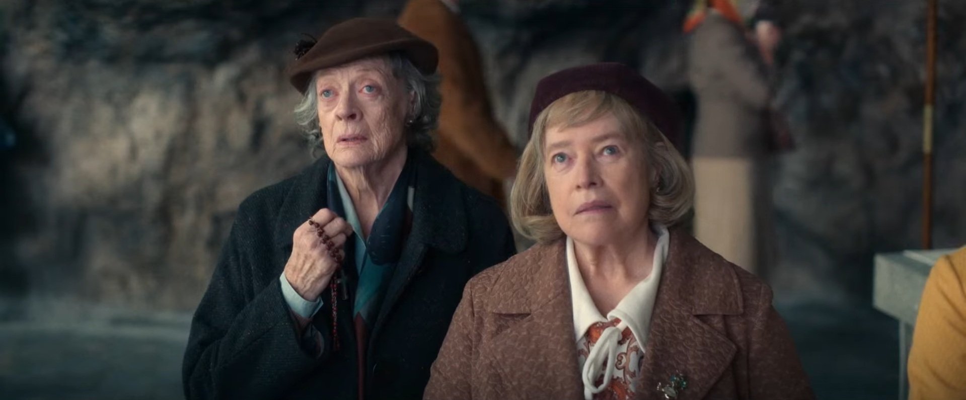 Kathy Bates Laura Linney And Maggie Smith Star In The Heartwarming kathy-bates-laura-linney-and-maggie-smith-star-in-the-heartwarming