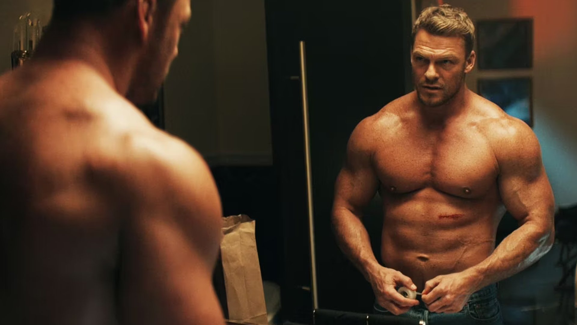 REACHER star Alan Ritchson explains how he “destroyed” his body to play Jack Reacher REACHER star Alan Ritchson explains how he “destroyed” his body to play Jack Reacher