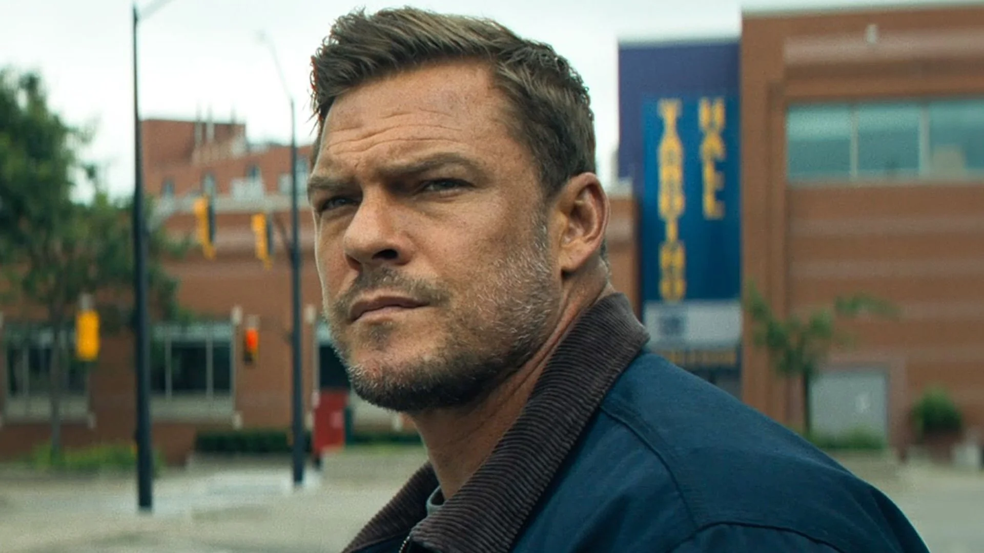 REACHER Star Alan Ritchson Hints at a Future Role in James Gunn’s DCU ...