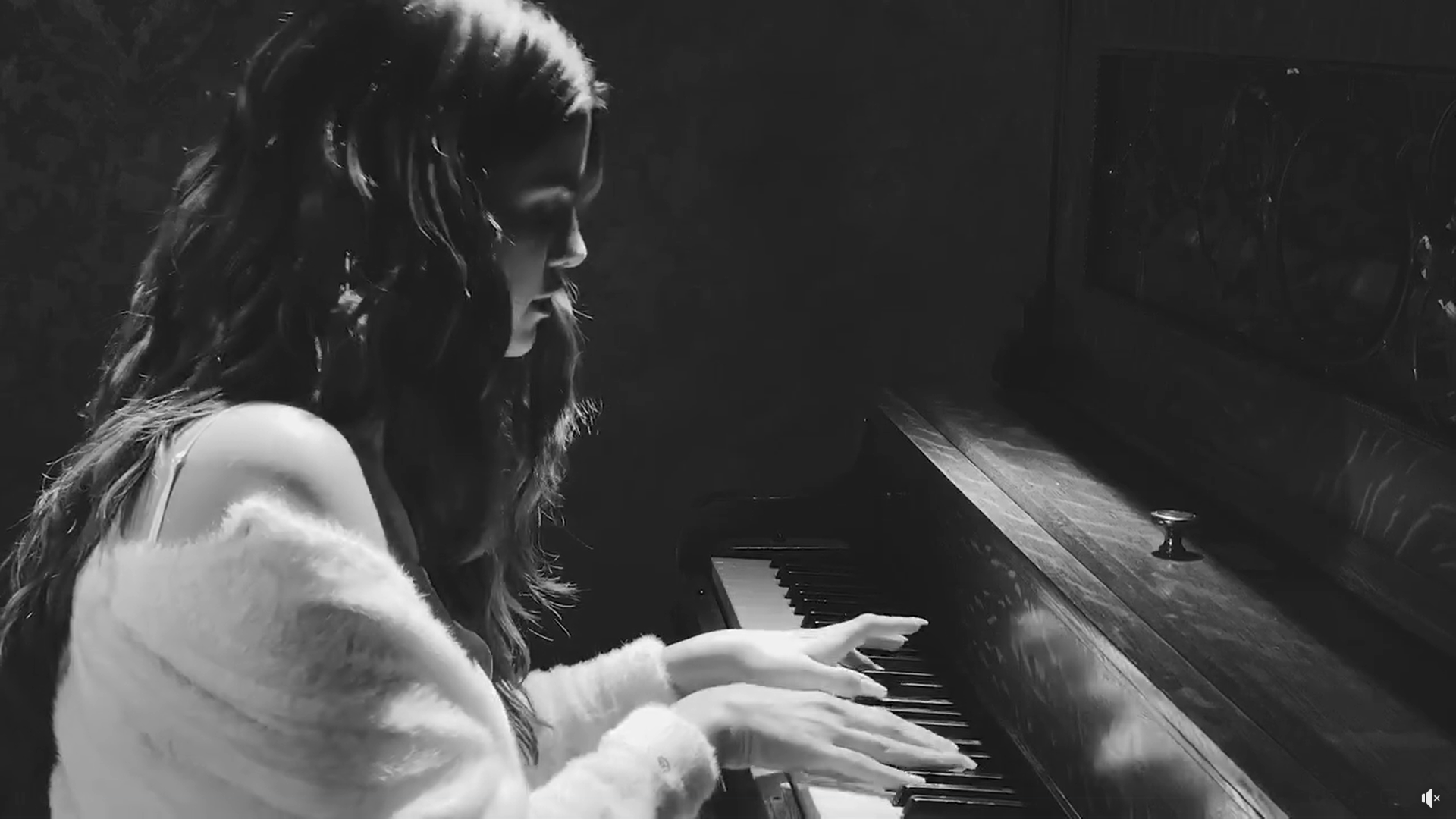 Selena Gomez will play Linda Ronstadt in the upcoming biopic about the singer’s life