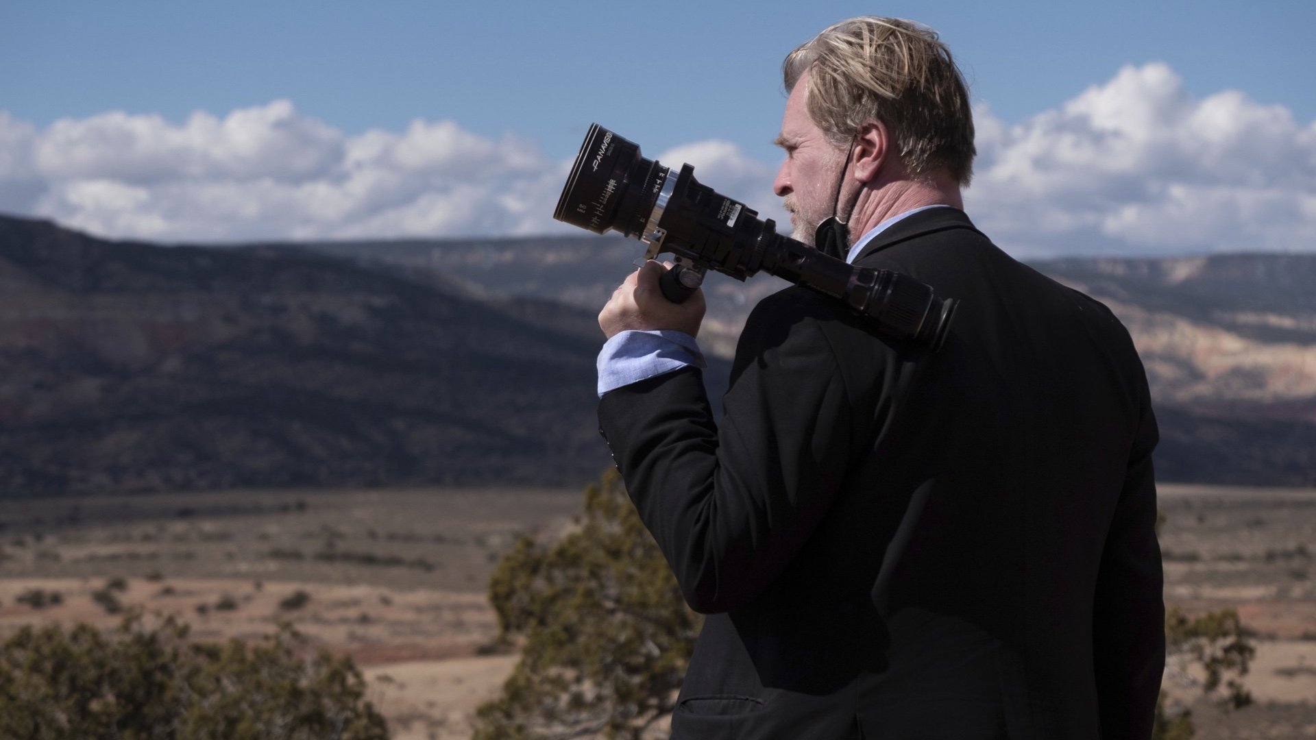 Christopher Nolan will continue to make large-scale films because he is responsible for the resources he has amassed Christopher Nolan will continue to make large-scale films because he is responsible for the resources he has amassed