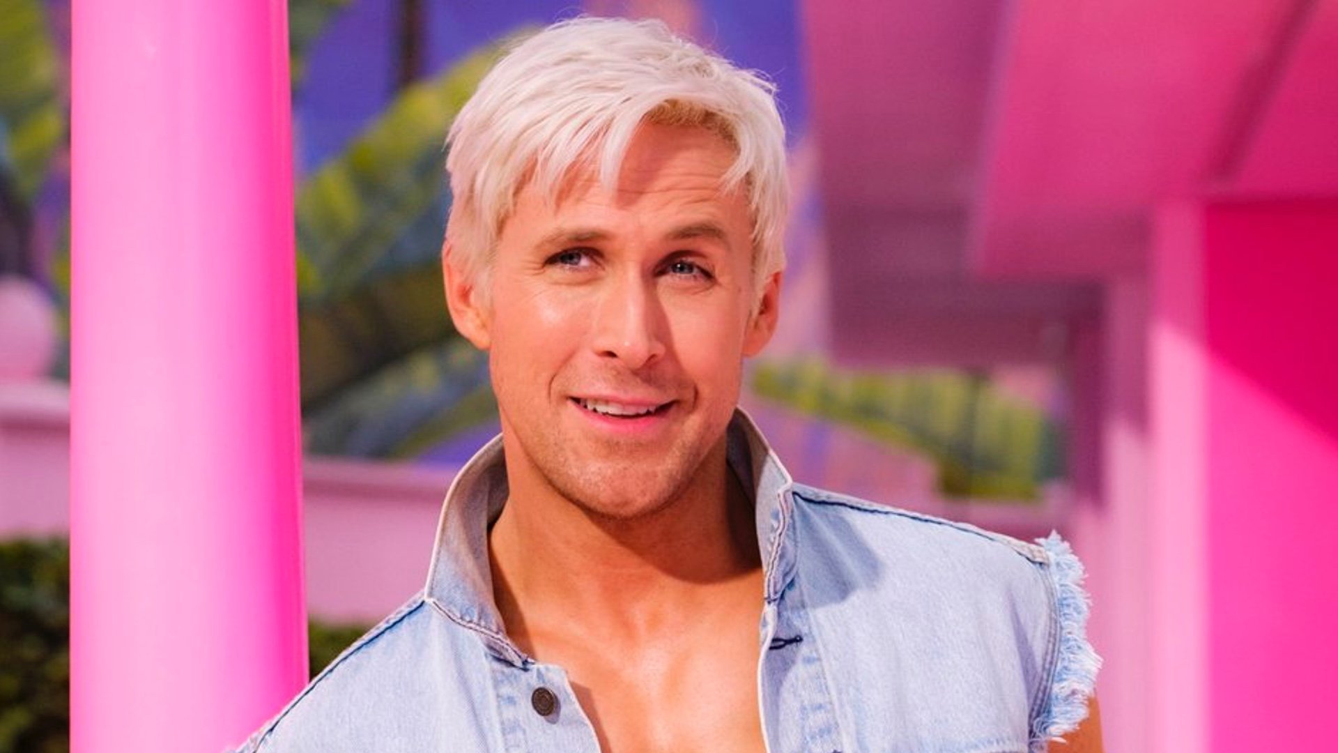 Ryan Gosling explains that Ken is practically a homeless bum in the film BARBIE Ryan Gosling explains that Ken is practically a homeless bum in the film BARBIE
