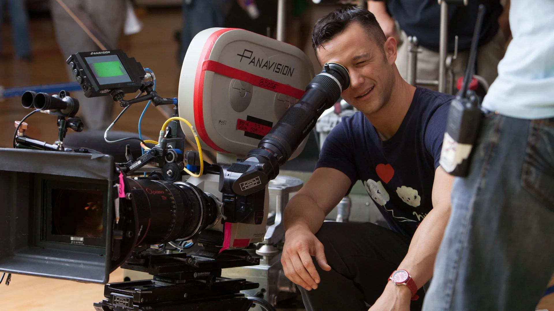 Joseph Gordon-Levitt will direct Anne Hathaway in AI Thriller and Rian Johnson will produce
