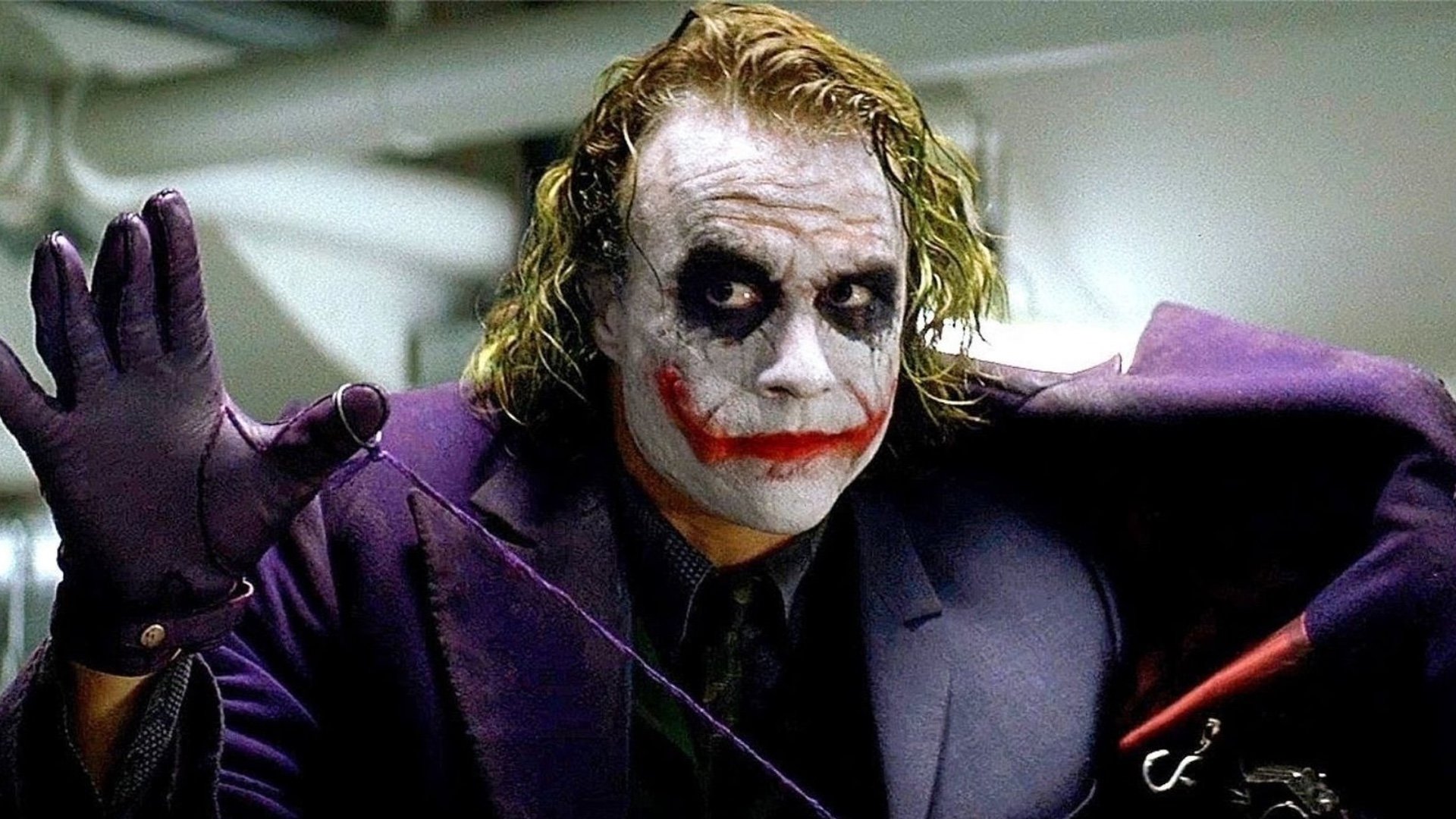 Never-Before-Seen Photos Surface of Heath Ledger Applying His Joker ...