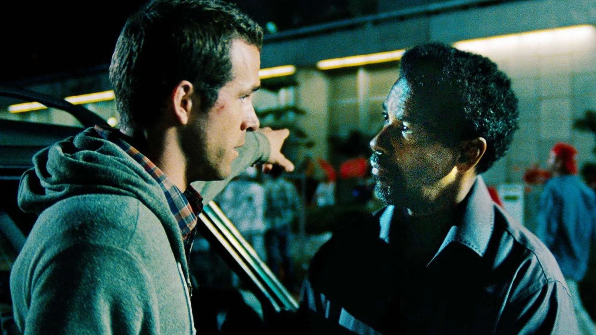 Ryan Reynolds shares a hilarious story to make Furious Denzel Washington on Show House Shoot