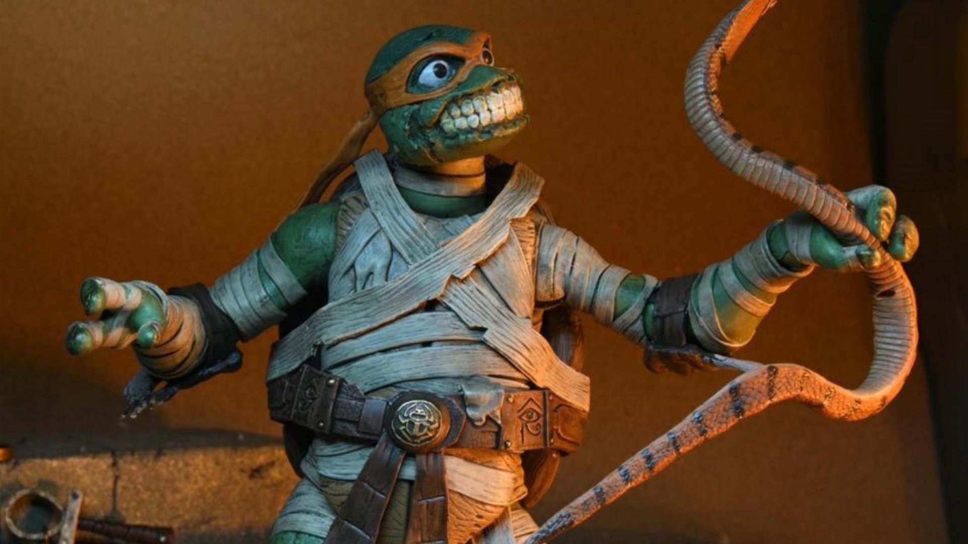 NECA Universal Monsters x Teenage Mutant Ninja Turtles Ultimate Leonardo As The Hunchback 7 Figure