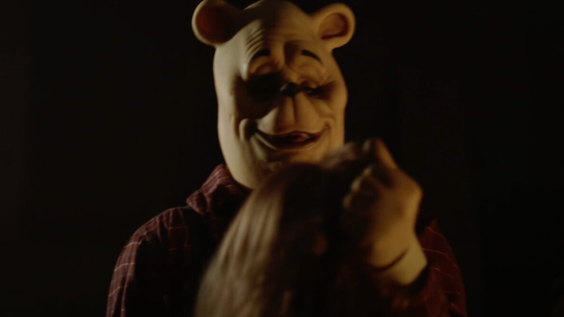 Winnie the Pooh and Piglet brutally kill people in WINNIE THE POOH: BLOOD AND HONEY trailer Winnie the Pooh and Piglet brutally kill people in WINNIE THE POOH: BLOOD AND HONEY trailer