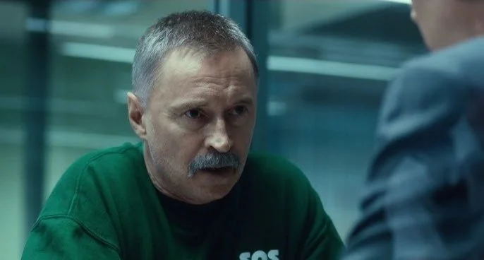 Robert Carlyle Cash as Sherlock Holmes in season 2 of the CBS Watson series