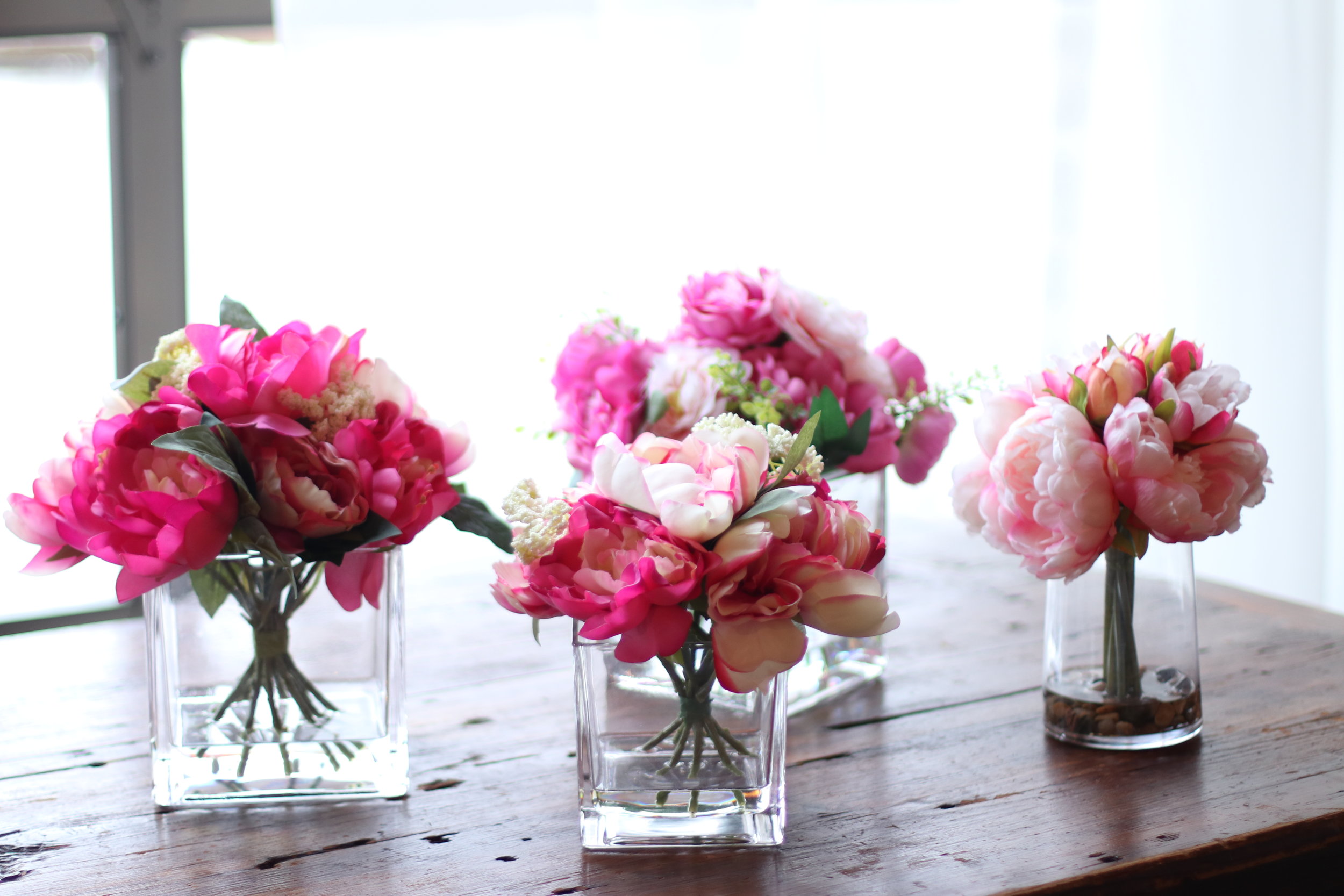 Td 95 15 Light Pink Fuchsia Flowers In Glass Vases Haue