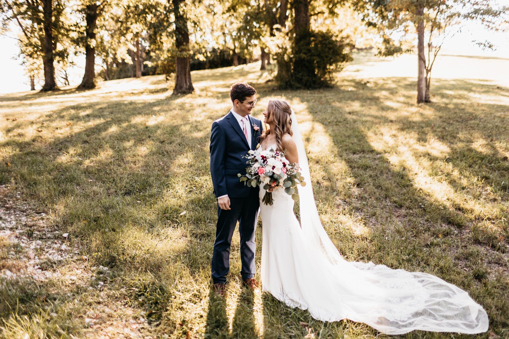 Haue Valley is both a charming &amp; affordable St. Louis area wedding venue with over 250+ acres of on-site Pinterest-worthy photo spots.📸🥰

Check out more of our unique picture spots + transparent pricing on our website:
www.HaueValleyWeddings.co