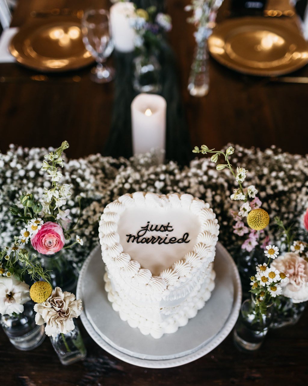 💍Planning a wedding💍 and looking for some decor inspo?✨ Check out these photos and be sure to save this post.💕✨ GORGEOUS!

⬇️Vendor Team⬇️
Wedding Photographer: @jessandjennphotography
Wedding Day Caterer: @grazecatering
Florist: @rootandrelic
Cak