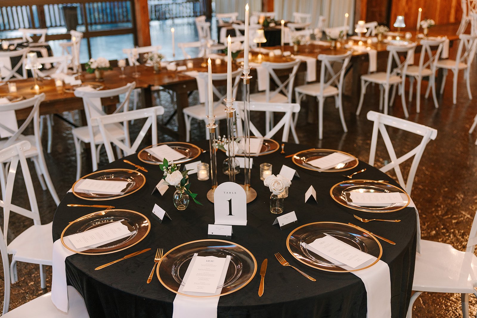 👉Your wedding tablescape should be as beautiful as your love story. With 3,000+ d&eacute;cor items&mdash;including stylish vases, table numbers, florals, and candle holders&mdash;we&rsquo;ll help you create that dreamy look for your reception.✨ Whet