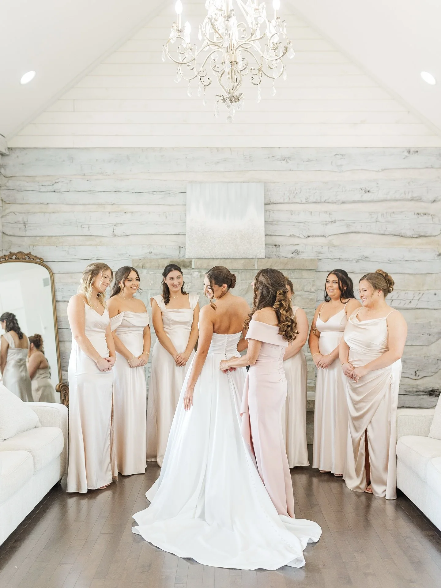 Getting ready, but make it iconic🤩✨
 
💛Wedding Day Vendors💛
Photographer: @PureSonicPro
Venue: @HaueValley
Officiant: @Big_Show_Productions
DJ + Videographer + Photo Booth: @ApplauseWeddings
Catering: @2MikesCatering
Florist: @PetalsAndBells
Sweet