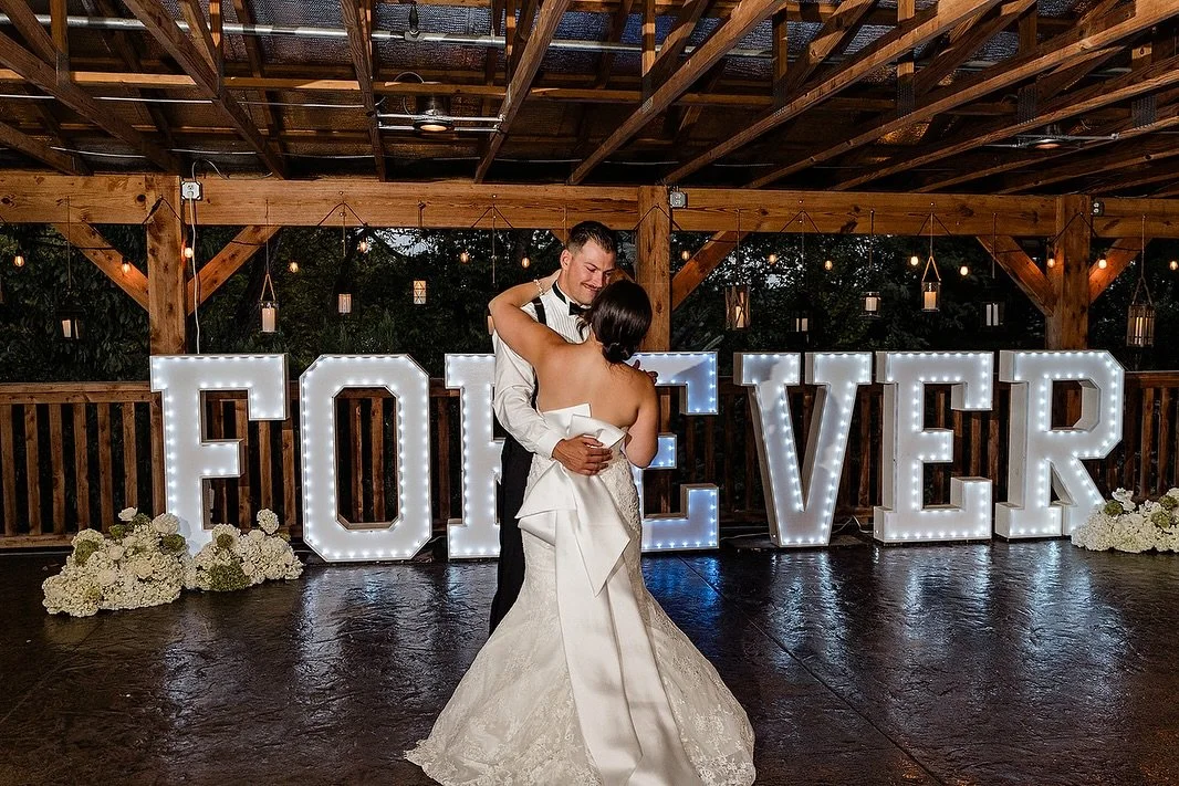 A Haue Valley first dance moment that says it all &mdash; forever ✨🌟

💍Wedding Vendors💍
Wedding Photographer: @blacktieweddingsandevents
Venue: @HaueValley
Videographer: @chrisbartmesscreative
DJ: @blacktieweddingsandevents
Catering: @2mikescateri