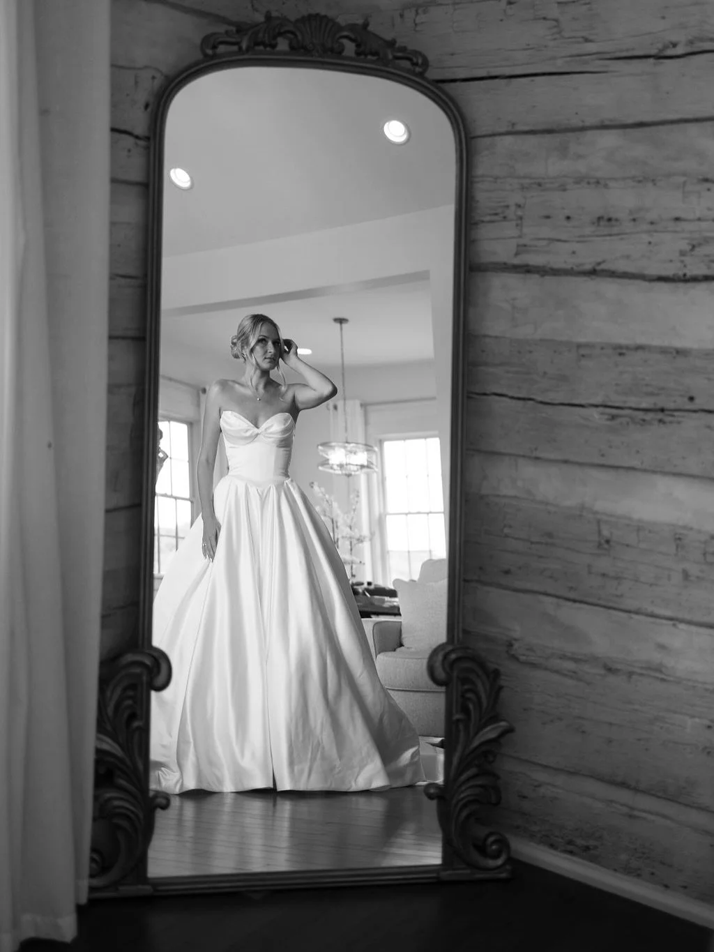 A sweet wedding morning with the people who make forever feel real. 🤍✨

🌟 Wedding Day Vendors🌟
Wedding Photographer: @abigailderrickphoto
Wedding Venue: @hauevalley 
DJ: @big_show_productions
Wedding Day Caterer: @pappyssmokehouse
Sweets: @sarahsc