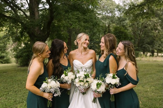 Their forever day + their people.❤️✨

❤️Wedding Vendor Team❤️
Wedding Photographer: @abigailderrickphoto
Wedding Venue: @hauevalley 
DJ: @big_show_productions
Wedding Day Caterer: @pappyssmokehouse
Sweets: @sarahscakeshop @teddrewes_frozencustard

#W