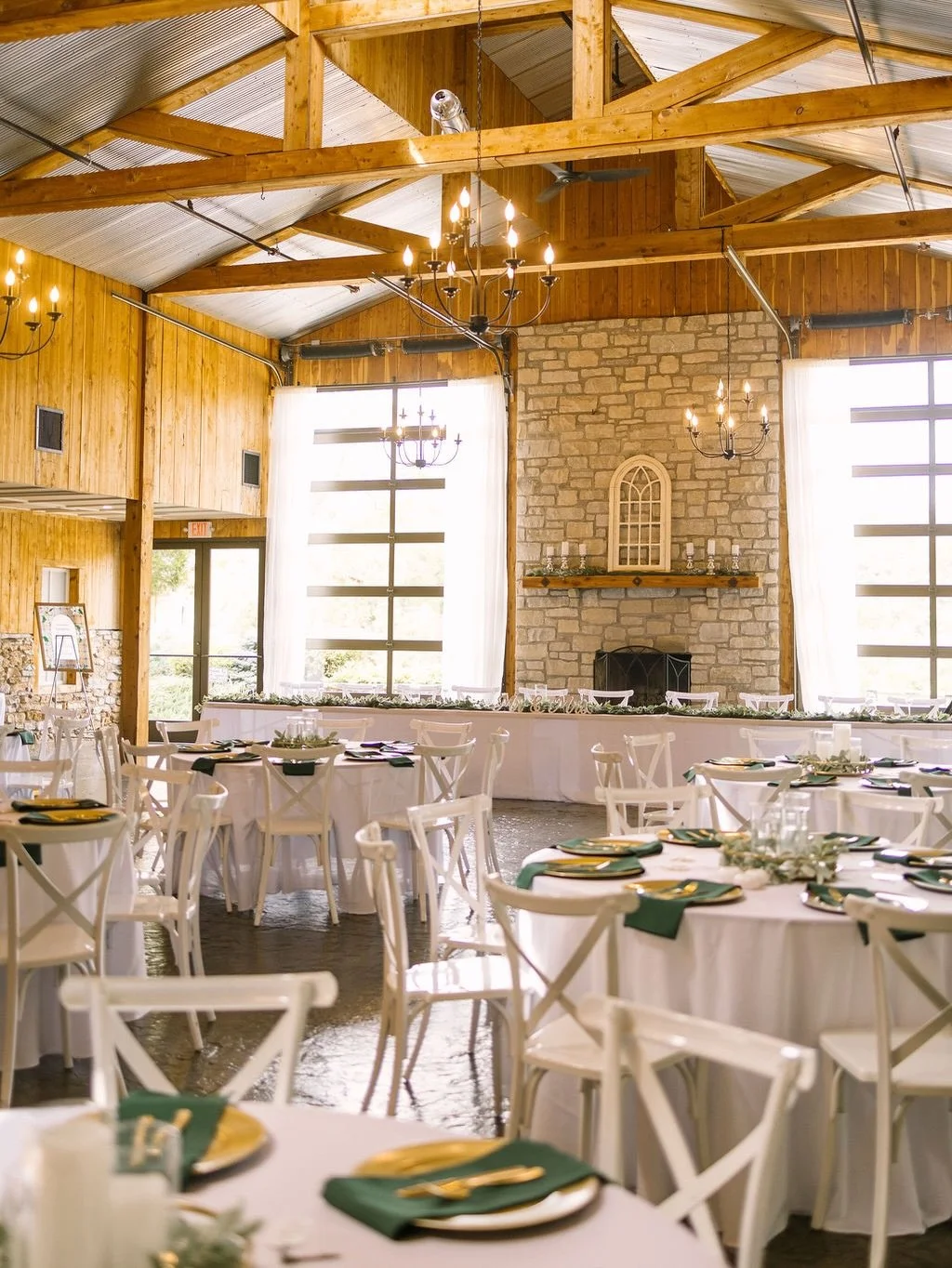 We love seeing how every couple makes this space their own💕💍

✨Wedding Vendors✨
Wedding Photographer: @abigailderrickphoto
Wedding Venue: @hauevalley 
DJ: @big_show_productions
Wedding Day Caterer: @pappyssmokehouse
Sweets: @sarahscakeshop @teddrew