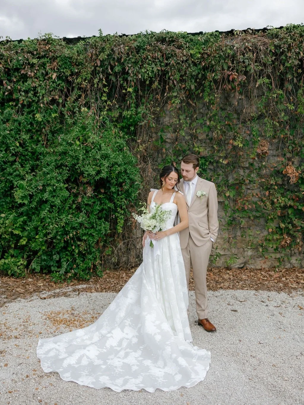 We love an 🌿ivy wall🌿 moment. How about you?

✨Wedding Vendors✨
Wedding Photographer: @jenniferwahlbrinkphoto
Wedding Venue: @hauevalley
DJ: @millenniumstl
Wedding Day Caterer: @pappyssmokehouse
Bar Service: @hauevalley
Photo Booth: @midwestselfieb
