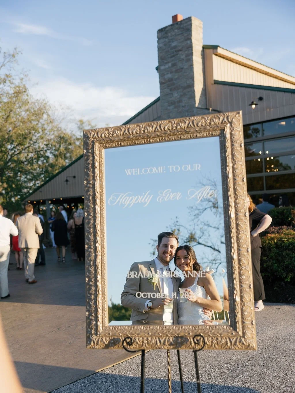 An outdoor cocktail hour on our upper patio just feels right.✨

Outdoor weddings in 2026 are leaning into open-air moments. Think cocktails outside, space to mingle, and letting the evening unfold.💕 Would you host your cocktail hour outdoors?

💍Wed