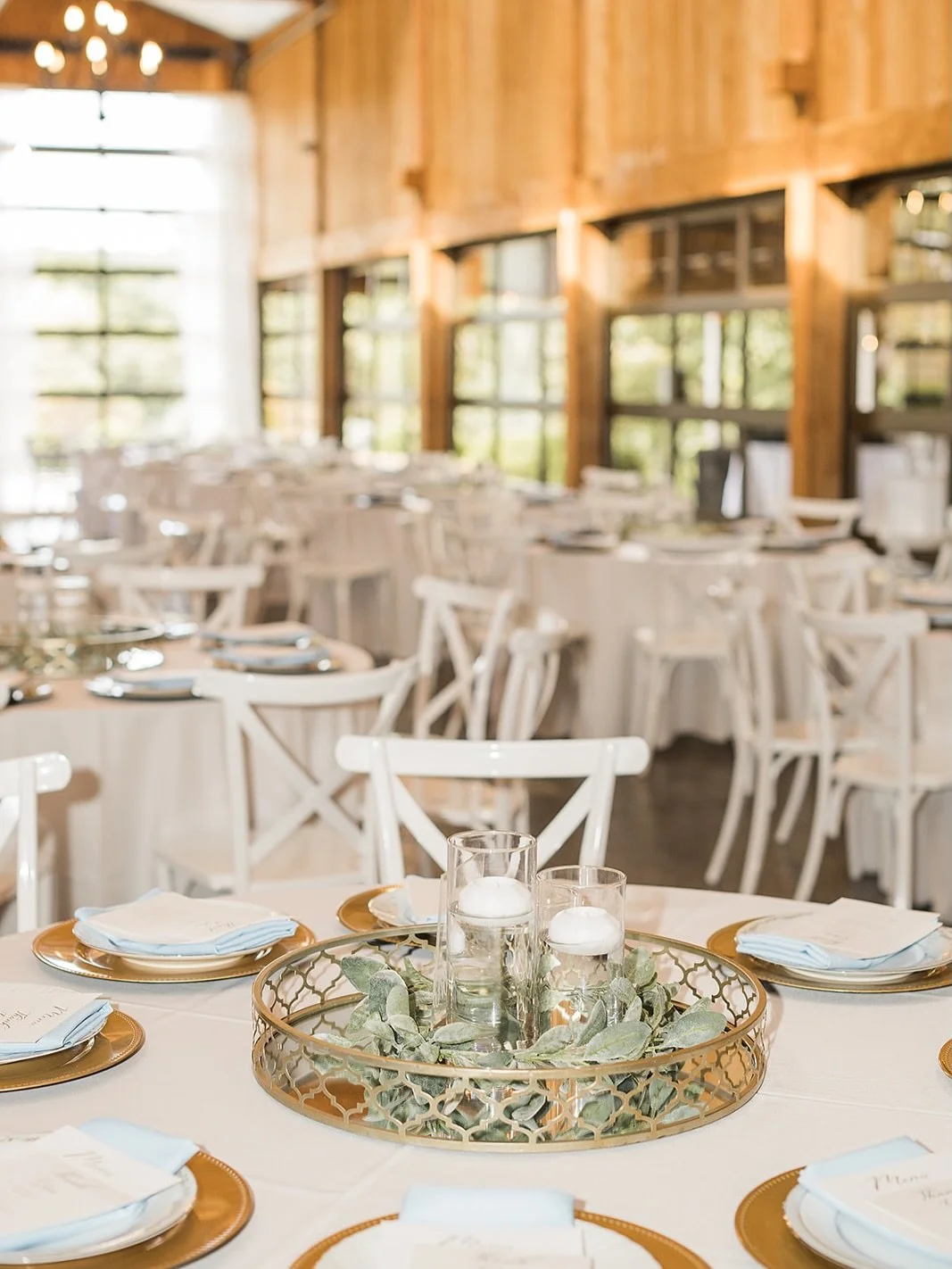 Reception details✨

 💕Wedding Vendors💕
Photographer: @BlacktieWeddingsandEvents
Wedding Venue: @HaueValley
DJ/Band: @EliteProDJ
Catering: @2MikesCatering
Florist: @FlowerLabSTL
Sweets: @CelebratingLifeCakes
Hair + Makeup: @EyeDoSTL

#weddinginspira