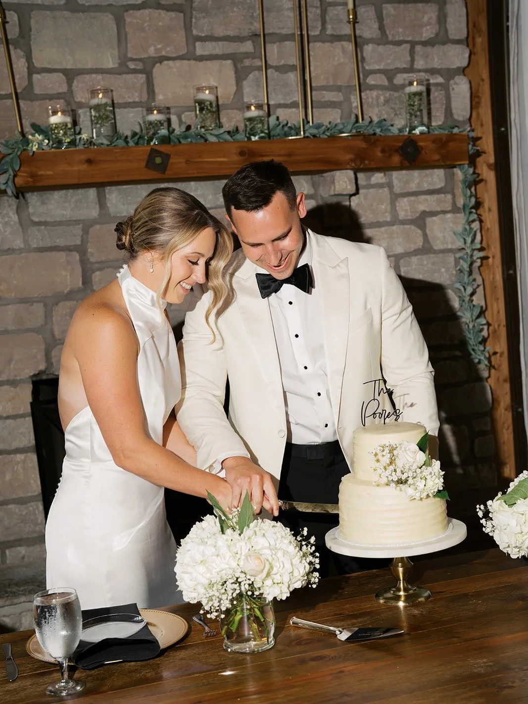 A little sugar, a lot of love 💕🍰 Be honest&hellip; are you team cake smash or keep it classy? Tag your fianc&eacute; and settle the debate👇

✨Wedding Day Vendors✨
Photographer: @emilyroederphotoWedding Coordinator: @flawlessfestivities 
Wedding Ve