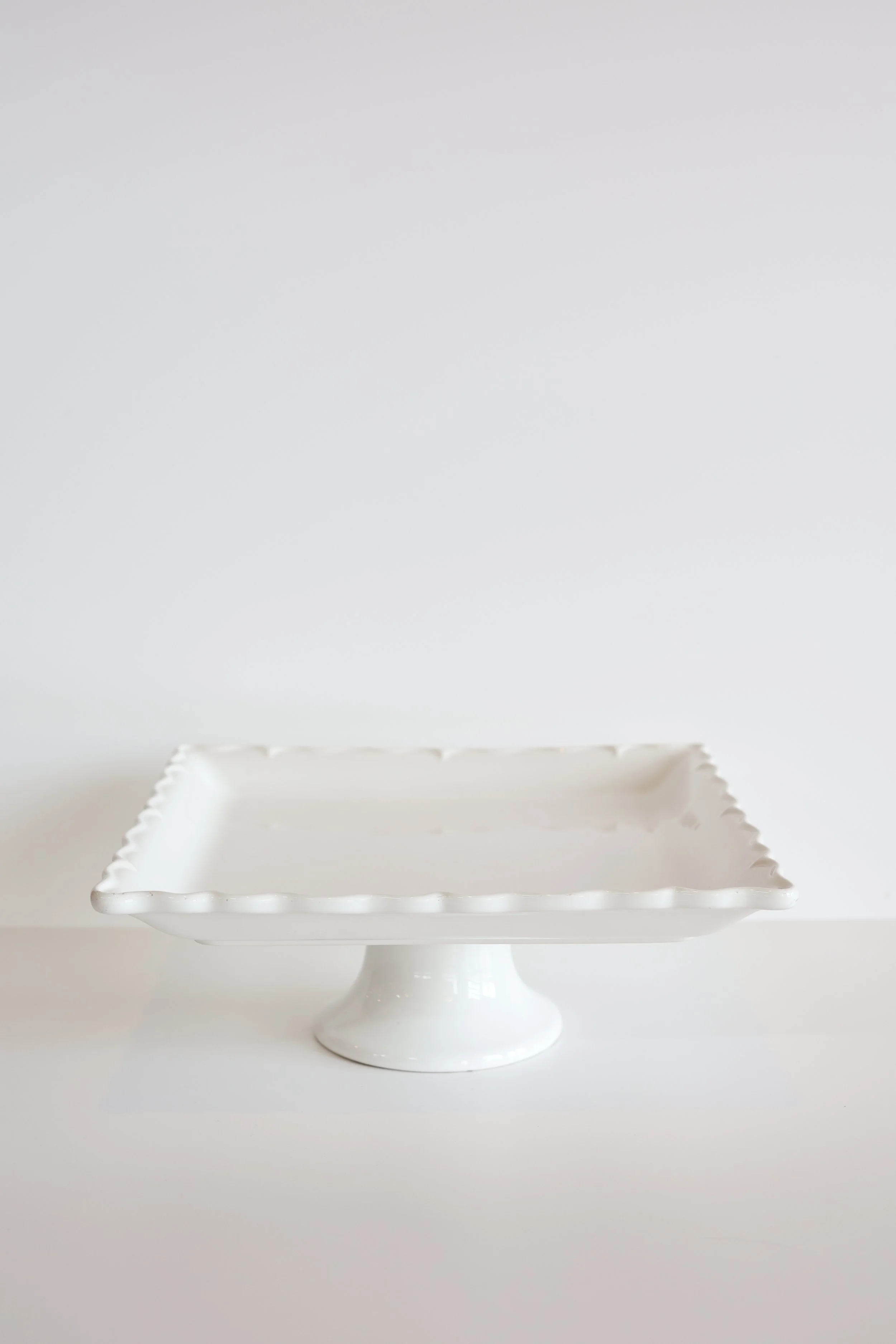 Square Ruffle Edge White Dessert Stand