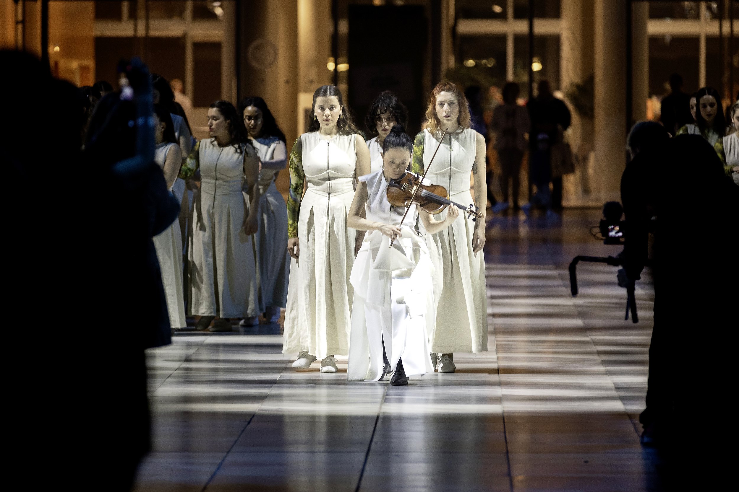  Premiere of “ARTEMIS: Fountain” at Stavros Niarchos Foundation Cultural Center in Athens, with CHORES. Photo by ©Rolex.  