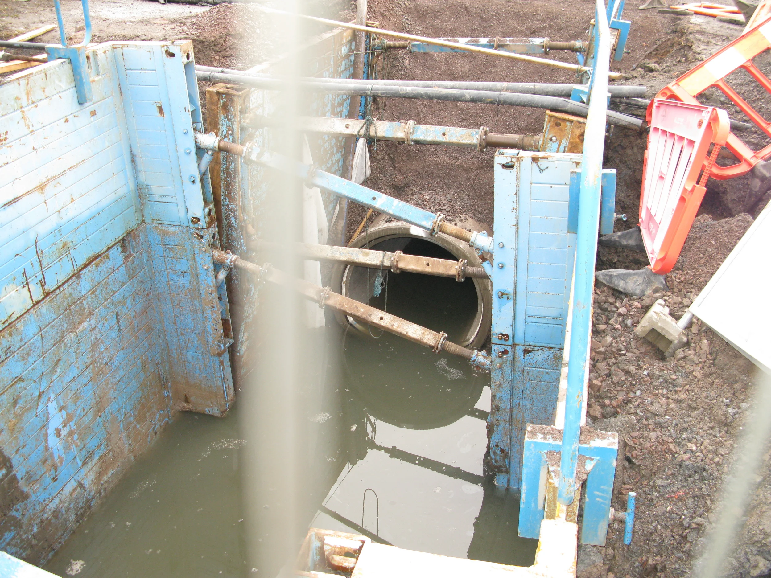 1500mm PCC pipe being laid.