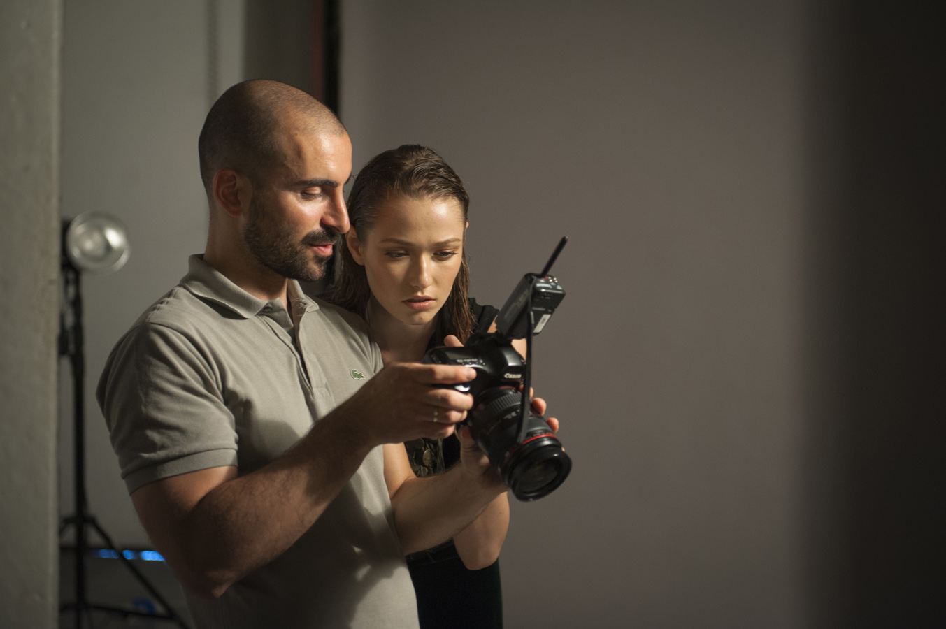 Piero Visconti reviews some shots with model Jovanna Petrovic