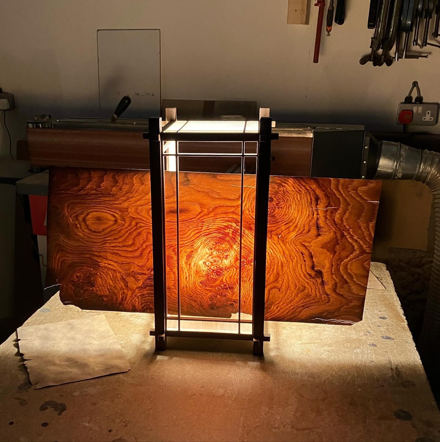 Mysterious work in progress&hellip;.
.
Okay, it&rsquo;s a shoji lamp with kumiko bars and a test leaf of burr oak in front of the bulb.  Not so mysterious, but quite a pleasing effect!
.
.
.
#handmade 
#craft 
#craftmanship 
#furniture 
#design 
#col