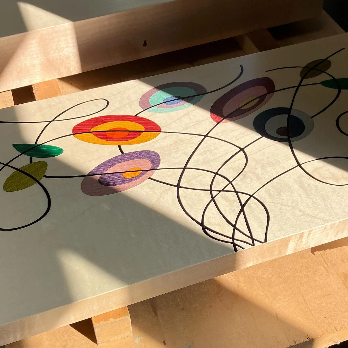 Bouquet watch box top drying in the sunshine after lacquering.
.
Come and see the finished box at Crafts Alive @rodmartonmanor in September.
.
More details from @glosguild website.
.
.
.
.

#handmade 
#craft 
#craftmanship 
#furniture 
#design 
#coll