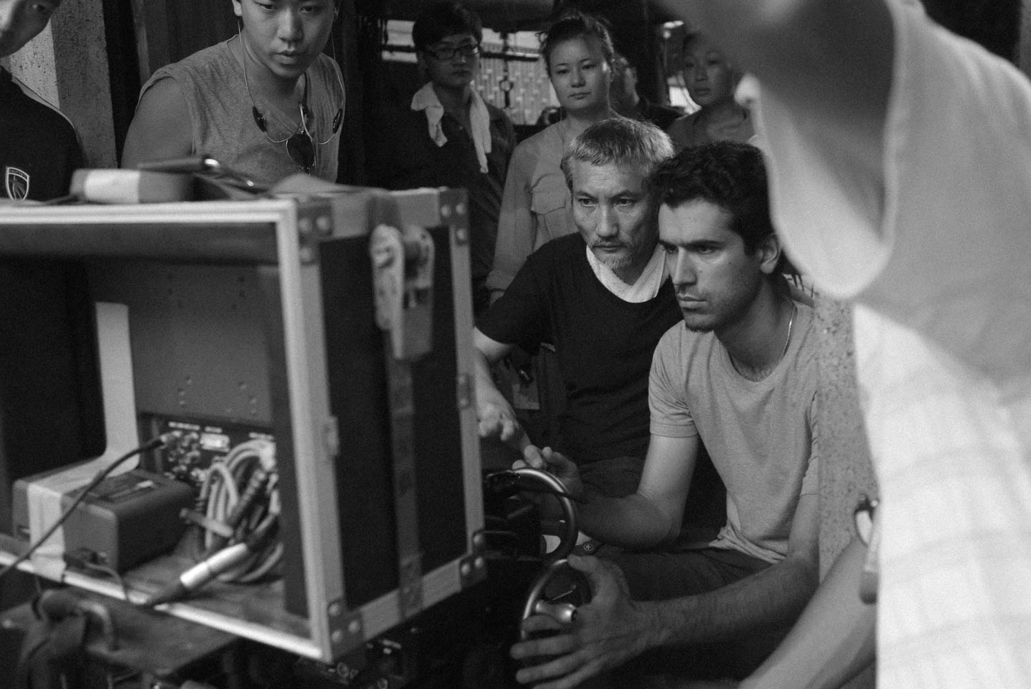 Operating a shot for Tsui hark on the set of Flying Swords of Dragon Gate.