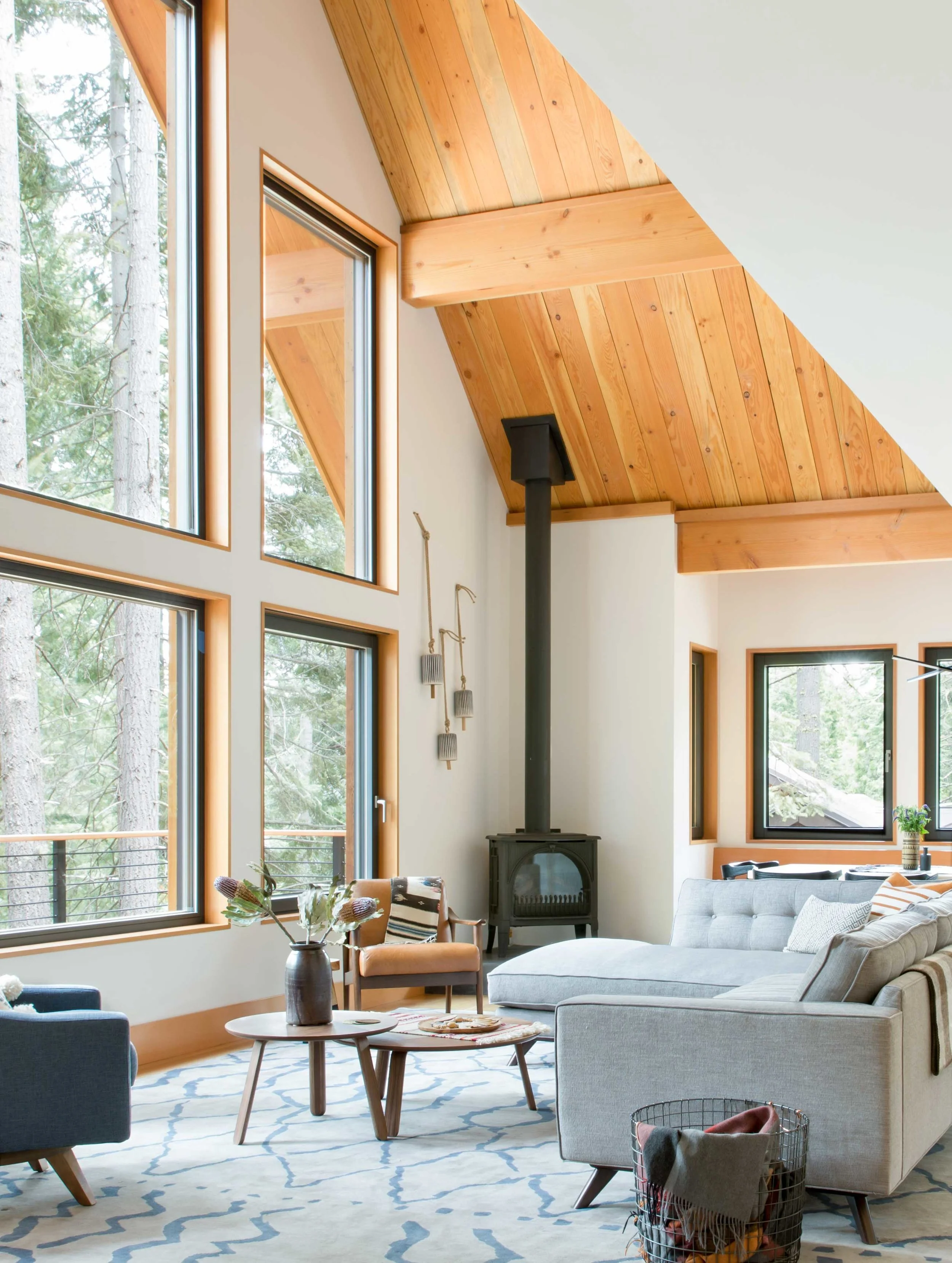 02_RBD_WOODSY-TAHOE-CABIN - LIVING-ROOM.jpg