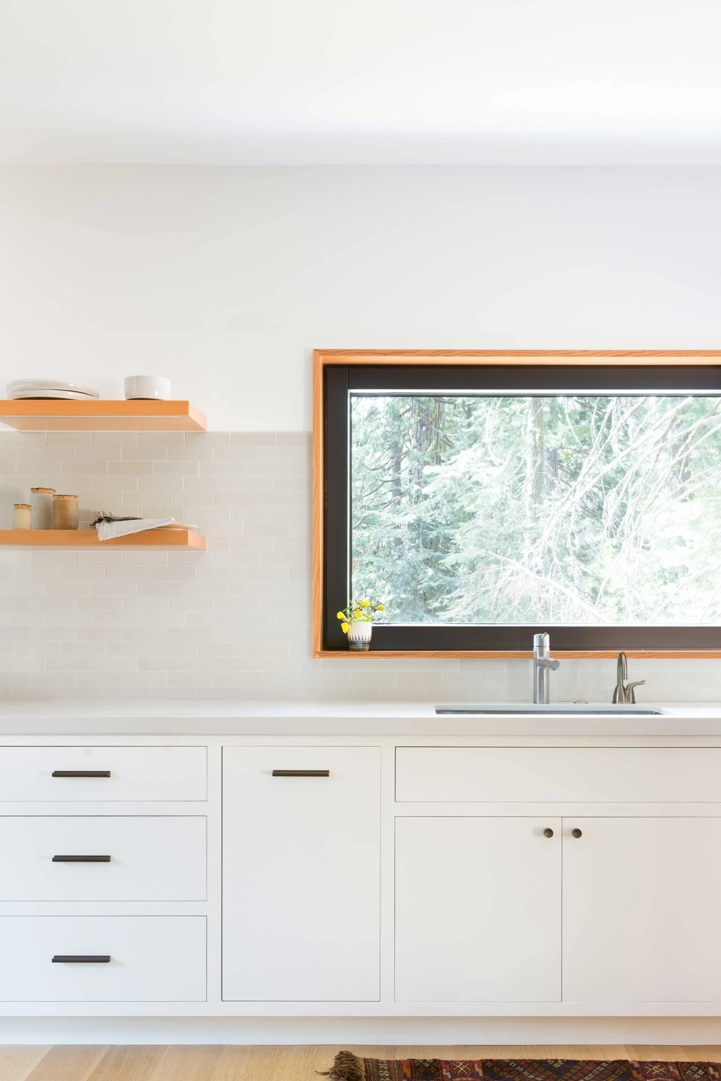 07_RBD_WOODSY-TAHOE-CABIN - KITCHEN-WINDOW.jpg