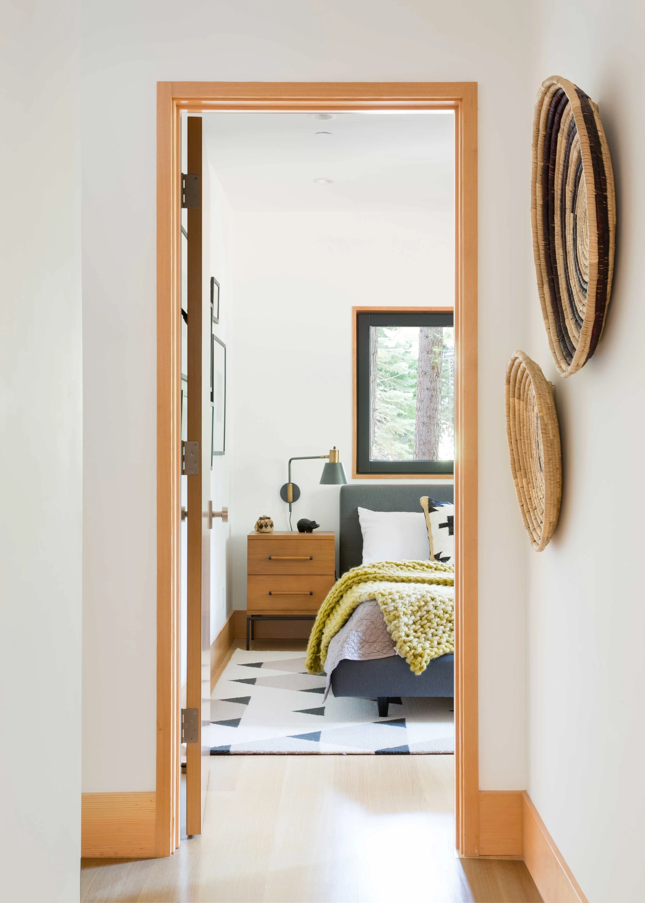 19_RBD_WOODSY-TAHOE-CABIN - GUEST-BEDROOM-DOWN.jpg