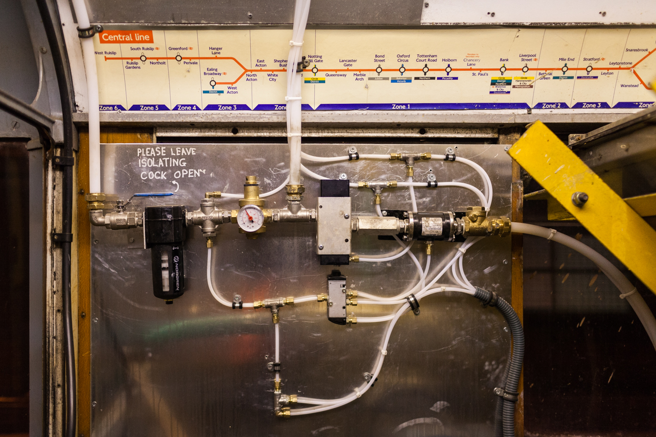 A system of tubes and pressurised air to help purge and clean the sandite system of blockages