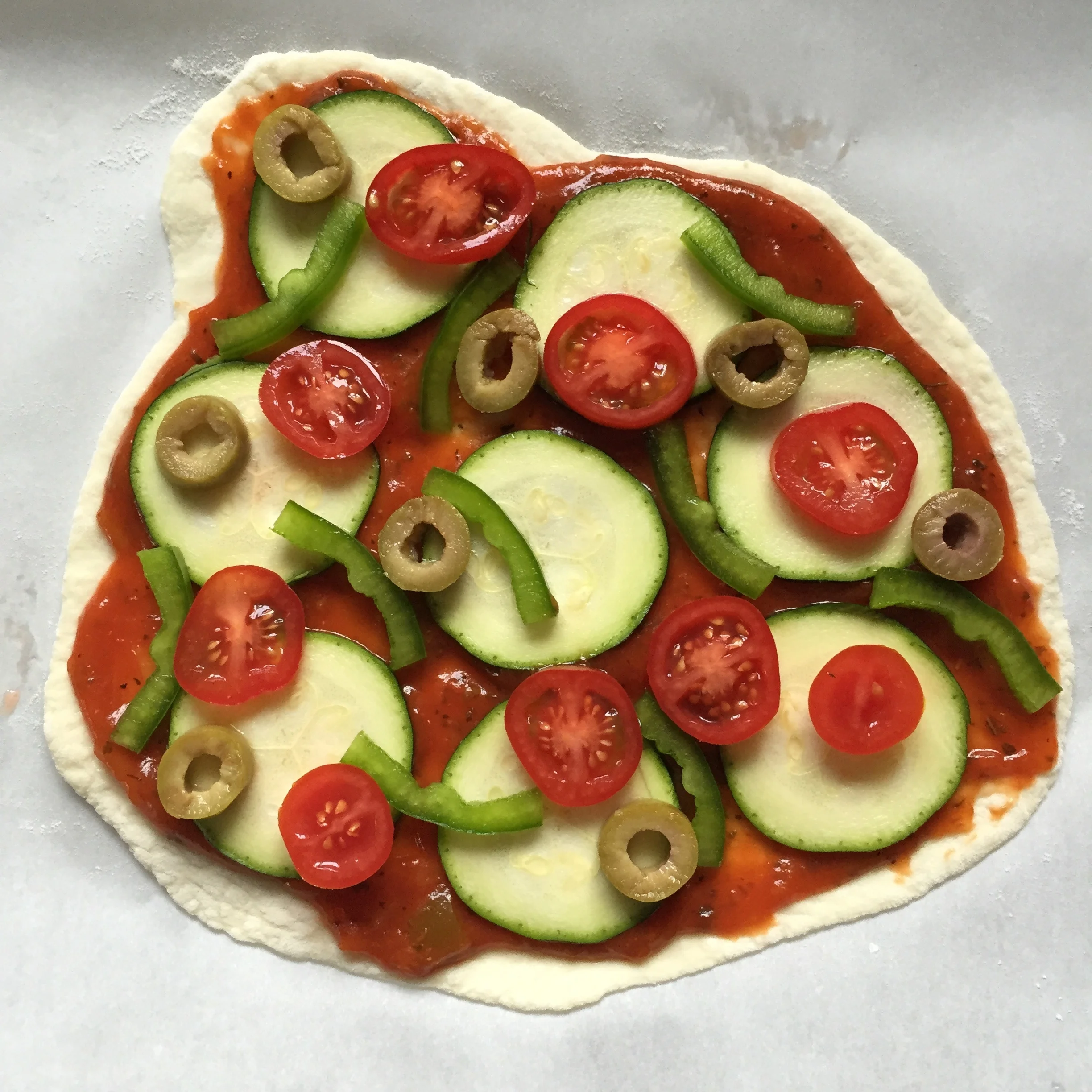 late_summer_veggie_pizza_hillarywith2Ls.jpg