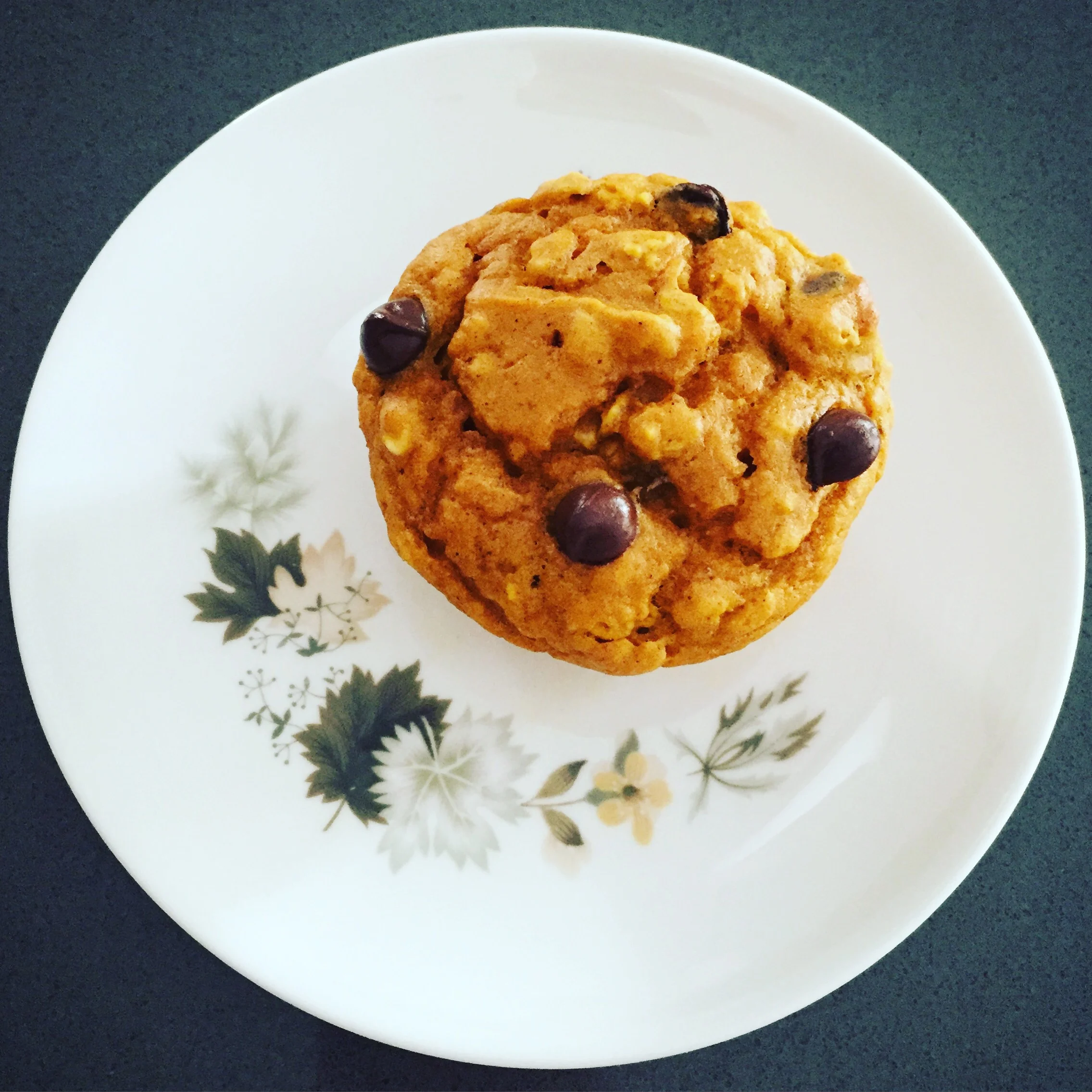 pumpkin_muffins_hillarywith2Ls.jpg
