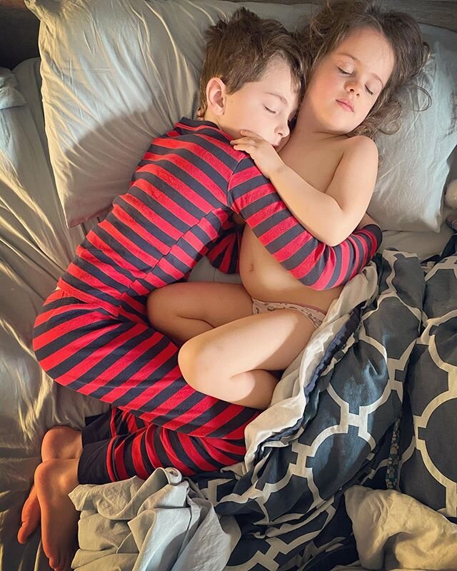 The day started with some snugs. 🥺🥰