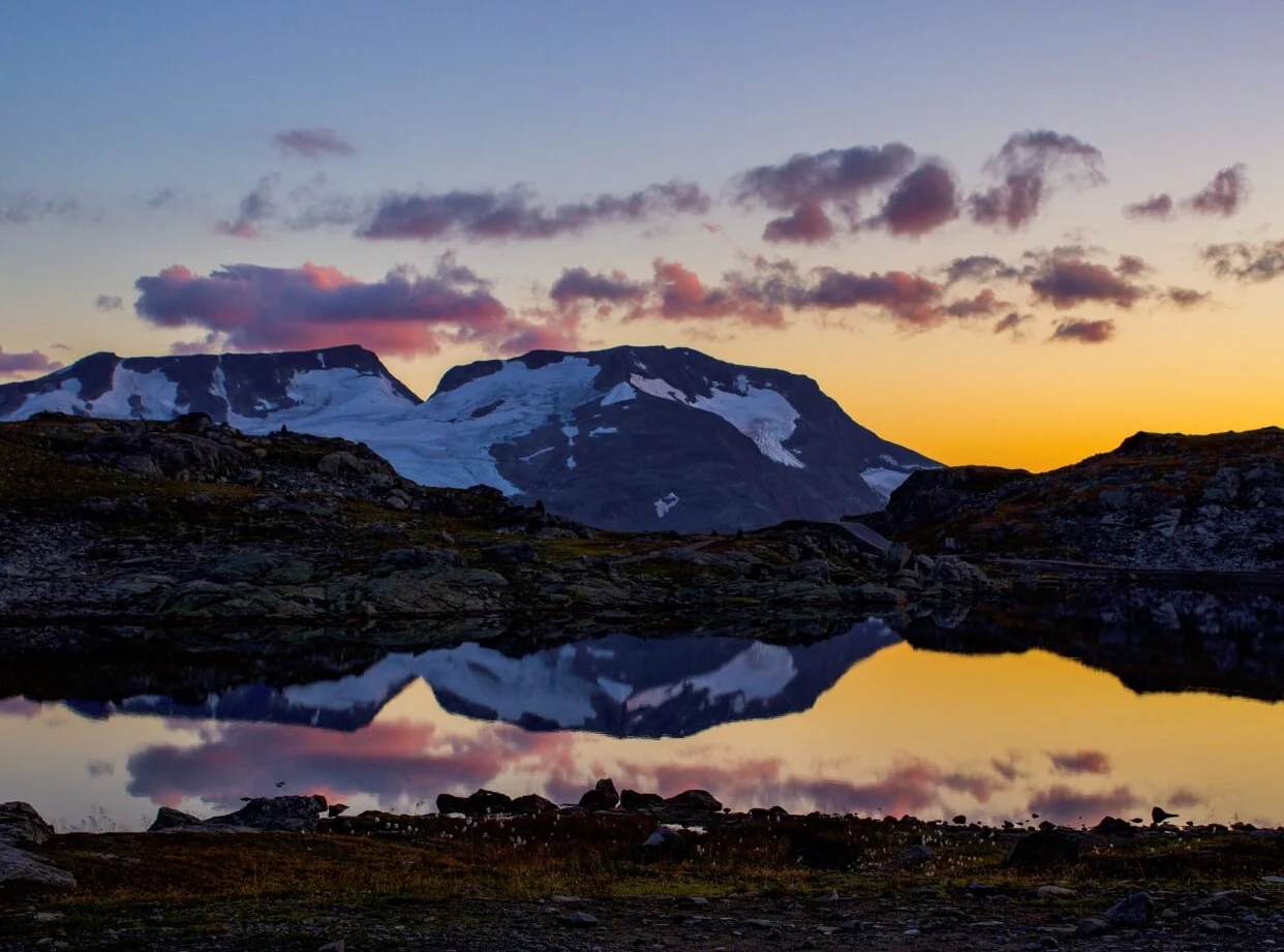 Et fantastisk kveldsbilde av Fanaråken og Steindalsno tatt fra Sognefjellshytta. Foto: Hedda Grenaker Randen