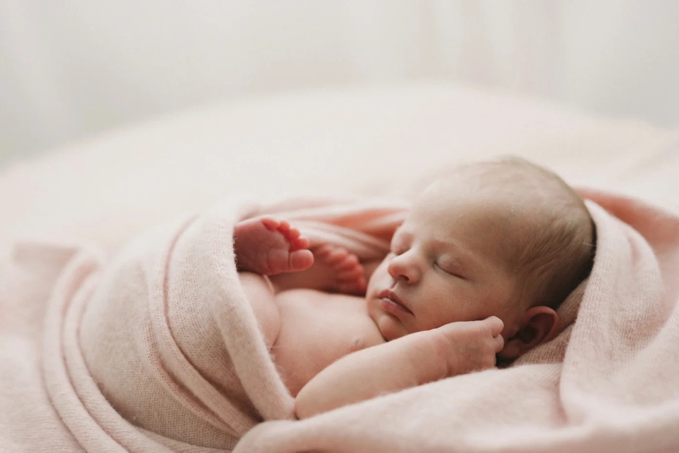 Baby Amelia - Natural Newborn Photography in Adelaide - Simple Newborn Photography - Beautiful Newborn Photography - Katherine Schultz - www.katherineschultzphotography.com_0013.jpg