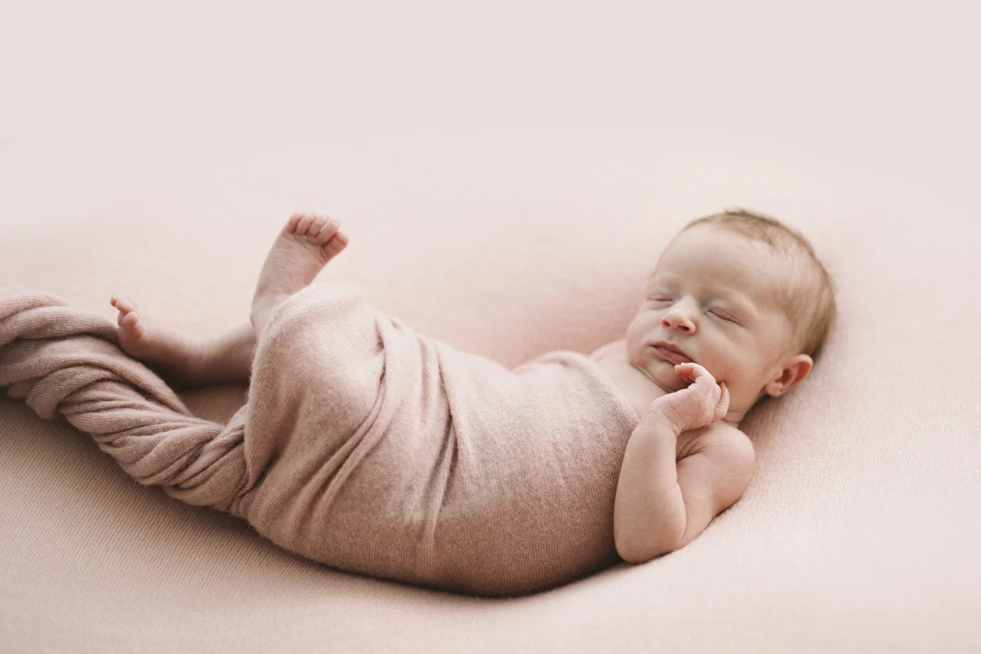 Goldie - Natural Newborn Photographer in Adelaide - Simple and Beautiful Newborn Photography - Katherine Schultz - www.katherineschultzphotography.com_0008.jpg