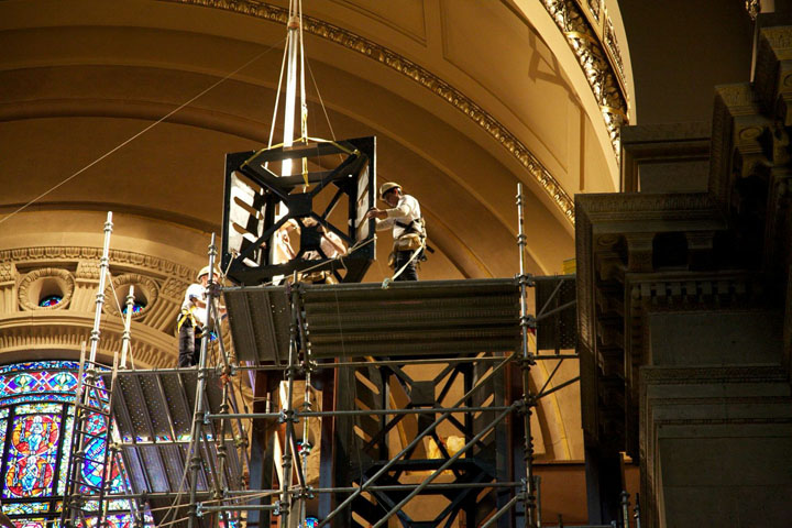 Placing an upper truss tower.