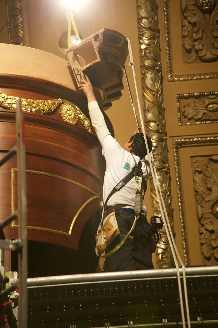 Placing an upper entablature.