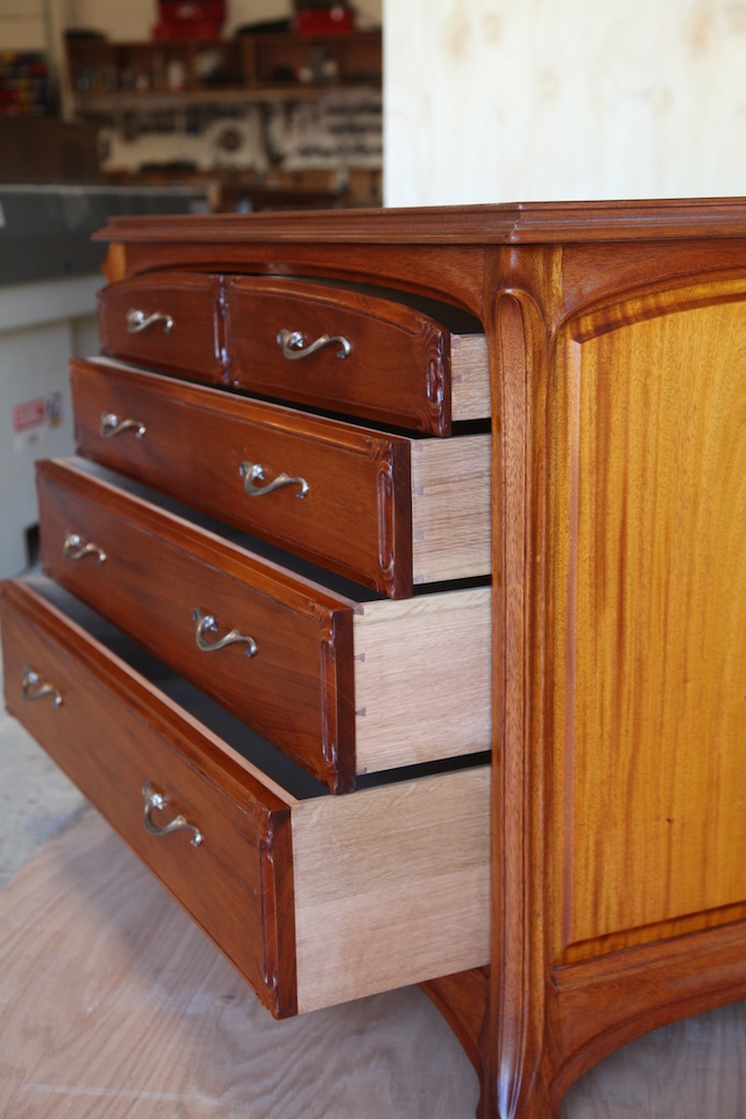  Hand-cut dovetailed drawers in white oak secondary wood. 