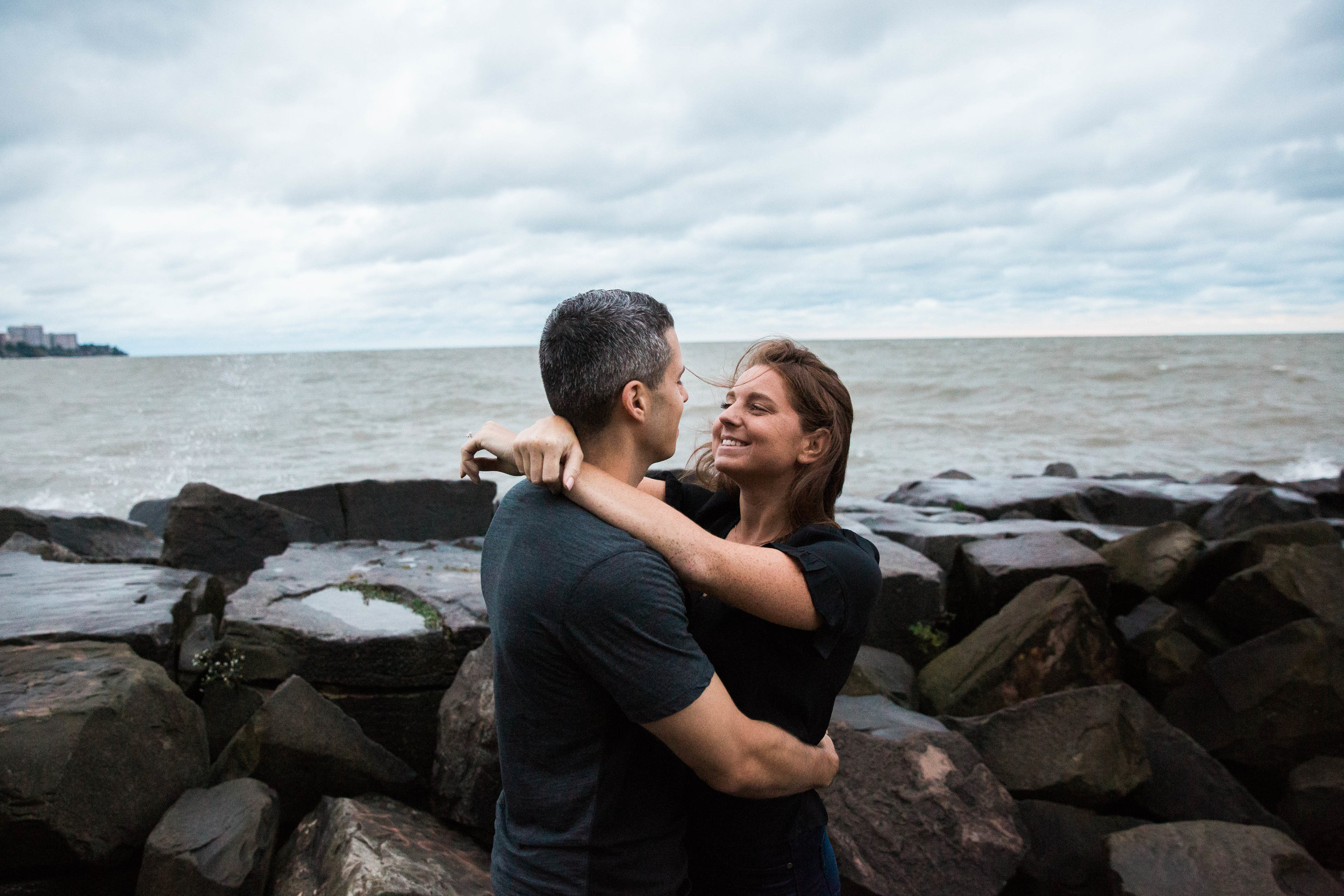 Mackenzie &amp; Cody's Edgewater Park and Ohio City Engagement Session 