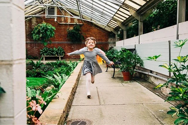 Flying into the weekend like the sun will stay forever 😍
.
#clevelandlifestylephotographer #clevelandfamilyphotographer #raisethemwild #silly #happy #saturday #weekendvibes