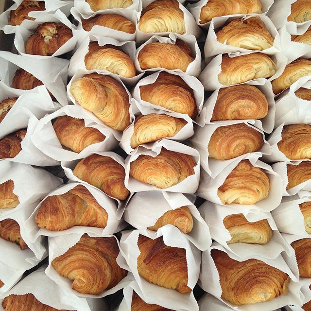 Heading to the @lovelandfarmersmarket for another beautiful Tuesday at the @lovelandcanoe! Ride on in and grab a couple of your #BlueOven favorites! #shoplocal #greatdayforbread #lovewhatyoudo #cincinnati #farmersmarket #woodfired #croissants